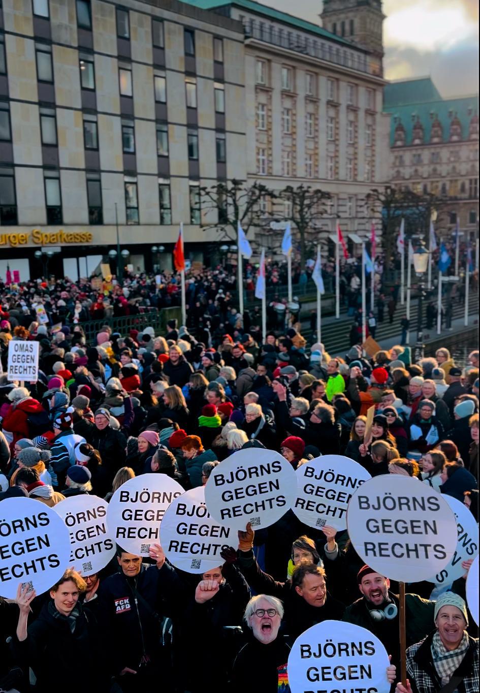 Menschenkette  Rathaus Hamburg